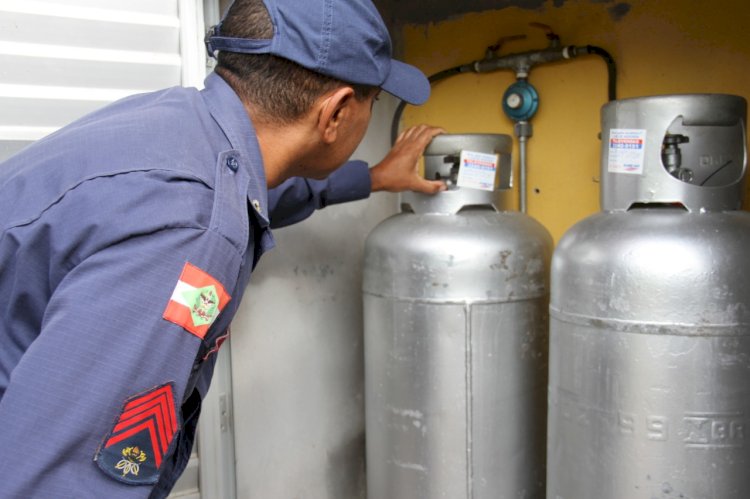 Bombeiro alerta para uso de isqueiros para detectar vazamentos em gás de cozinha