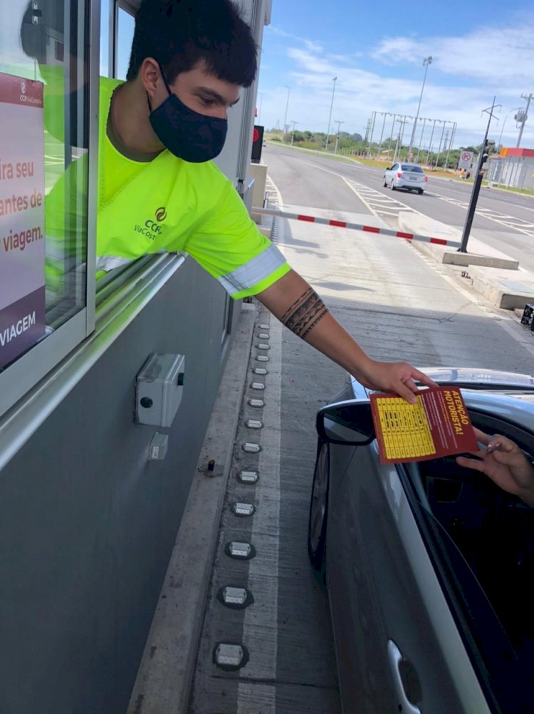 CCR ViaCosteira: usuários recebem orientação nos pedágios da BR 101 SC