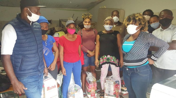 Mais de 20 haitianos dividem a residência em um galpão alugado