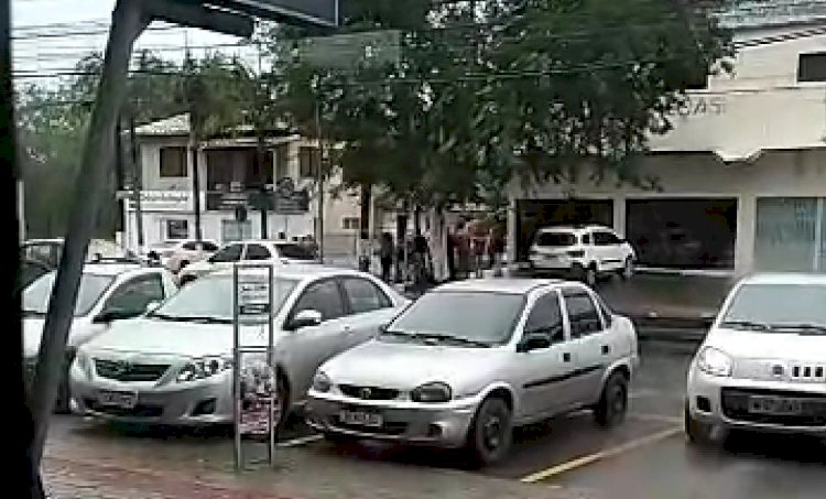 Jovem é atingido por três tiros na Santa Luzia