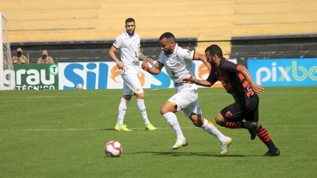 Criciúma vence e fica em segundo por causa do saldo de gols