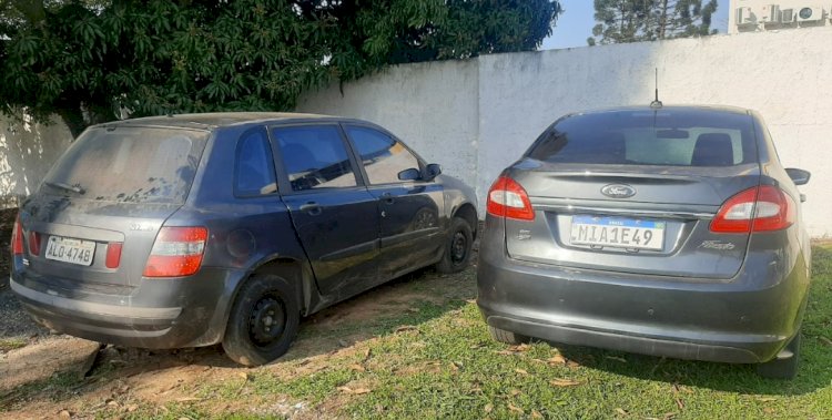 Polícia Militar recupera dois veículos furtados e prende uma mulher