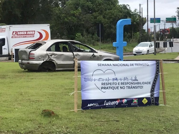 Semana Nacional do Trânsito: DTT faz campanha de conscientização com carros danificados pela cidade