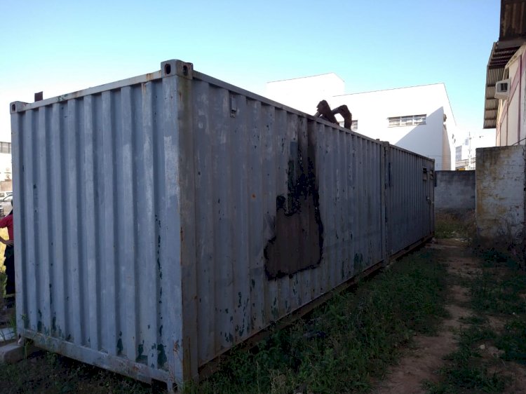 Bombeiros apagam incêndio em Container abandonado no São Luiz