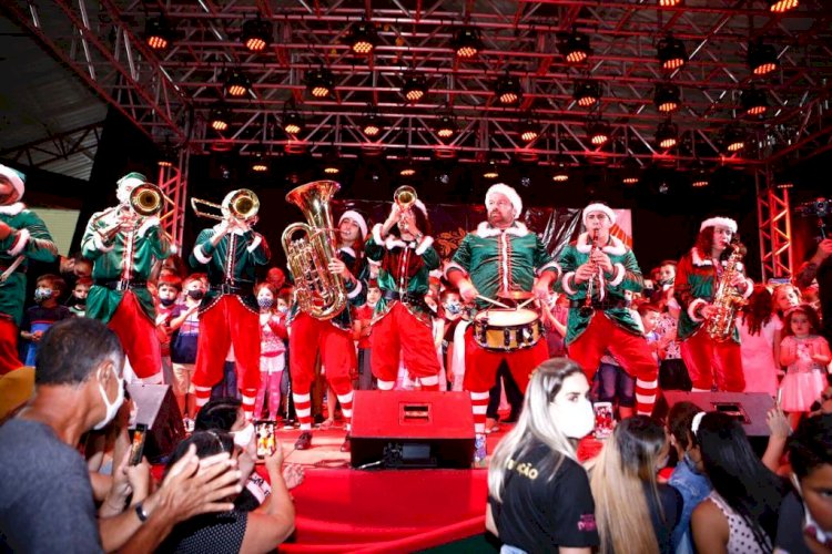 Chegada do Papai Noel e apresentações marcam início do Encantos de Natal em Forquilhinha