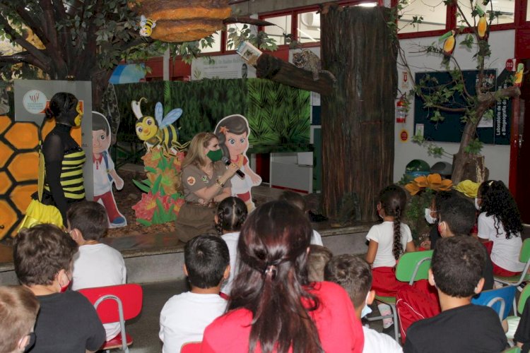 Alunos do Colégio Unesc são recepcionados pelo Museu de Zoologia