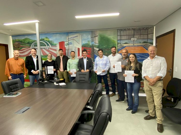 Contratos de venda dos terrenos do Loteamento Industrial do Verdinho são assinados em Criciúma