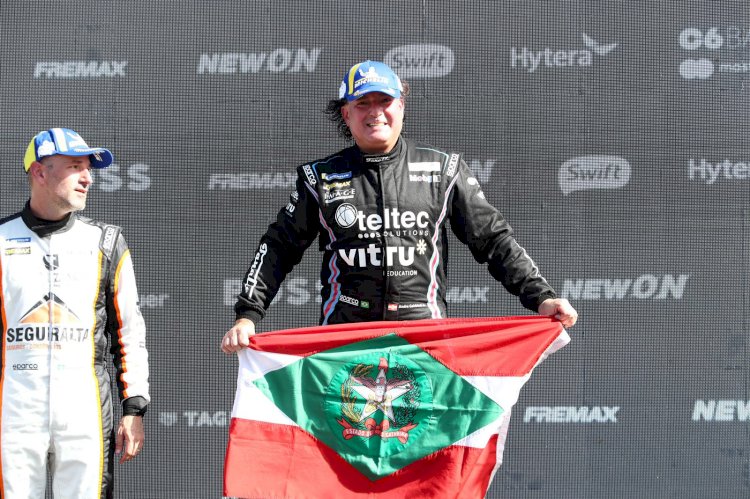 Piloto André Gaidzinski sobe no pódio duas vezes no final de semana, no Velocittá, em Mogi Guaçu (SP), e garante o terceiro troféu do ano para Santa Catarina