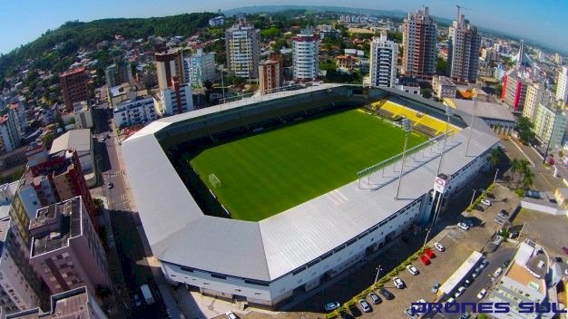 Trânsito nos arredores do estádio Heriberto Hülse passa por mudanças neste sábado