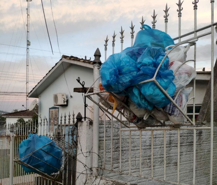 Racli não recolhe Lixo em bairros da Grande Santa Luzia