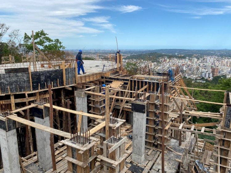 Mirante: obras avançam pelas plataformas inferiores em Criciúma