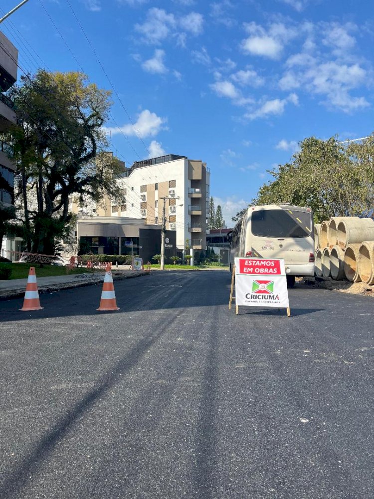 Ruas da macrodrenagem do Bairro Pio Correa recebem pavimentação em Criciúma