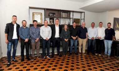 Deputado federal reeleito Ricardo Guidi reúne prefeitos e vices do PSD no Sul para reafirmar apoio ao presidente Bolsonaro