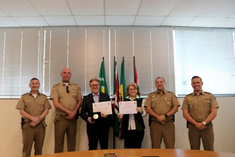 Acic recebe homenagem do comando da Polícia Militar