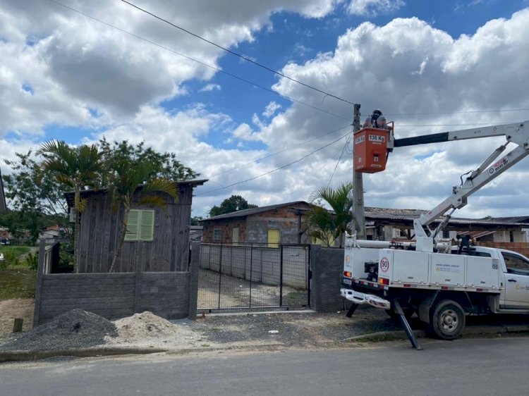 Famílias do bairro Renascer recebem autorização para efetuar a ligação de energia elétrica