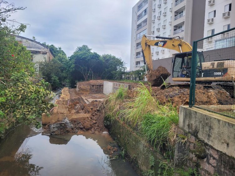 Obras do Canal Auxiliar do Rio Criciúma avançam no bairro Santa Bárbara