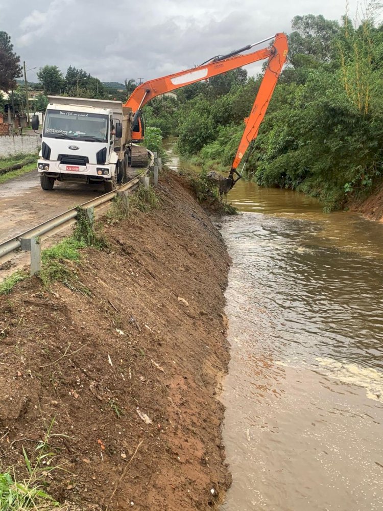 Prefeitura de Criciúma intensifica trabalhos de limpeza e desassoreamento do Rio Sangão