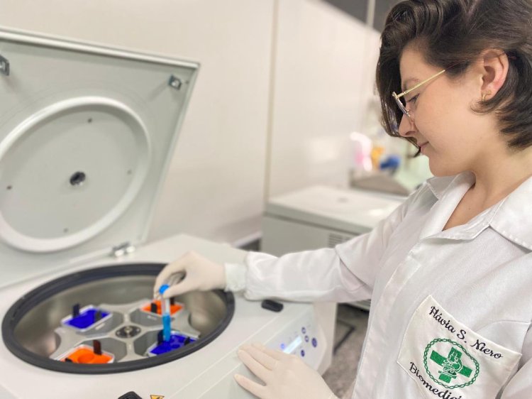 Da curiosidade à paixão pela pesquisa científica: a jornada da acadêmica do curso de Biomedicina