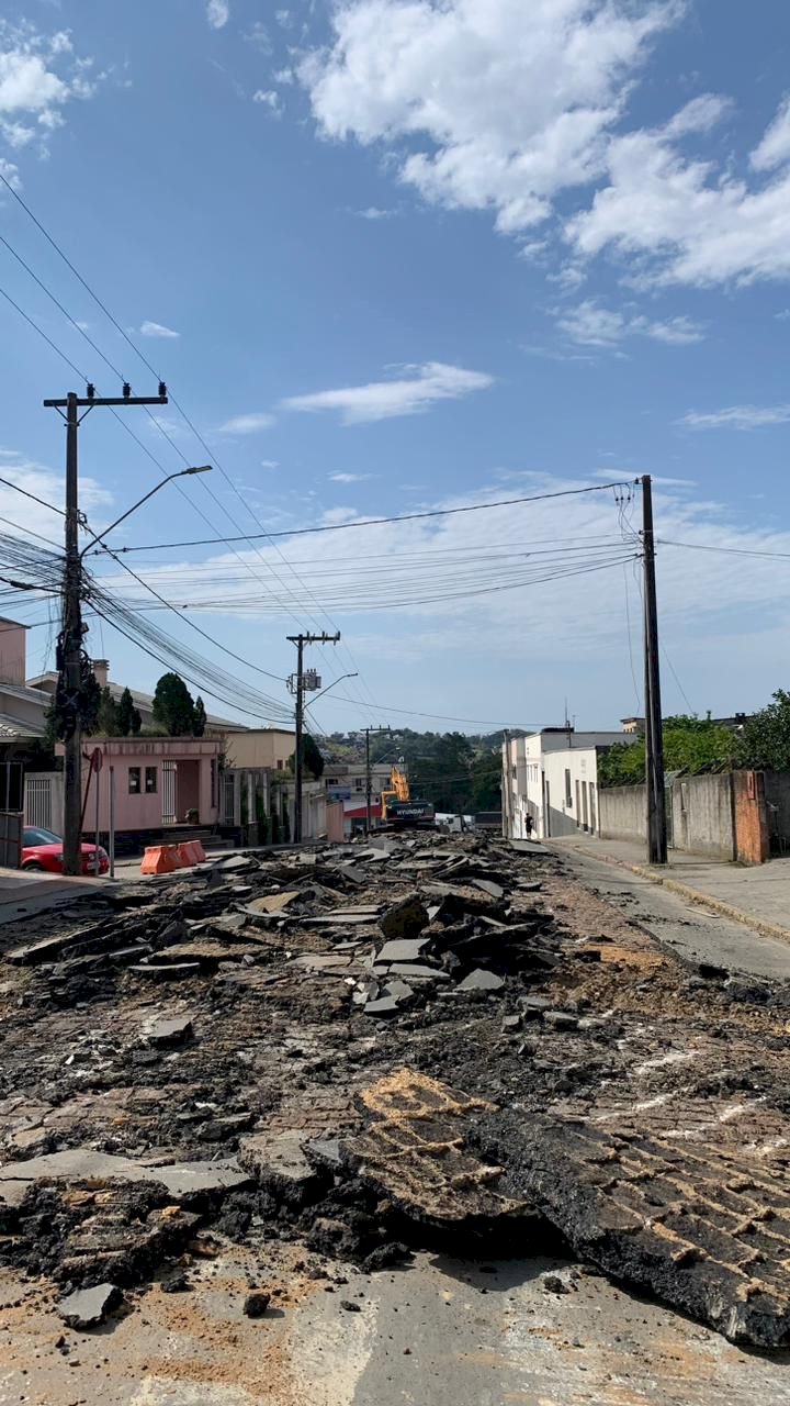 VIAS SÃO FECHADAS EM COCAL DO SUL