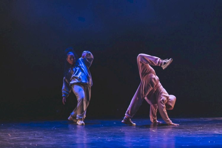 Teatro Elis Angeloni recebe neste sábado  a turnê do bailarino francês Jamsy por SC