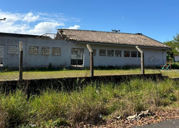 Vereadora Gorete acompanha demolição de antigo centro comunitário no Jardim Esteves