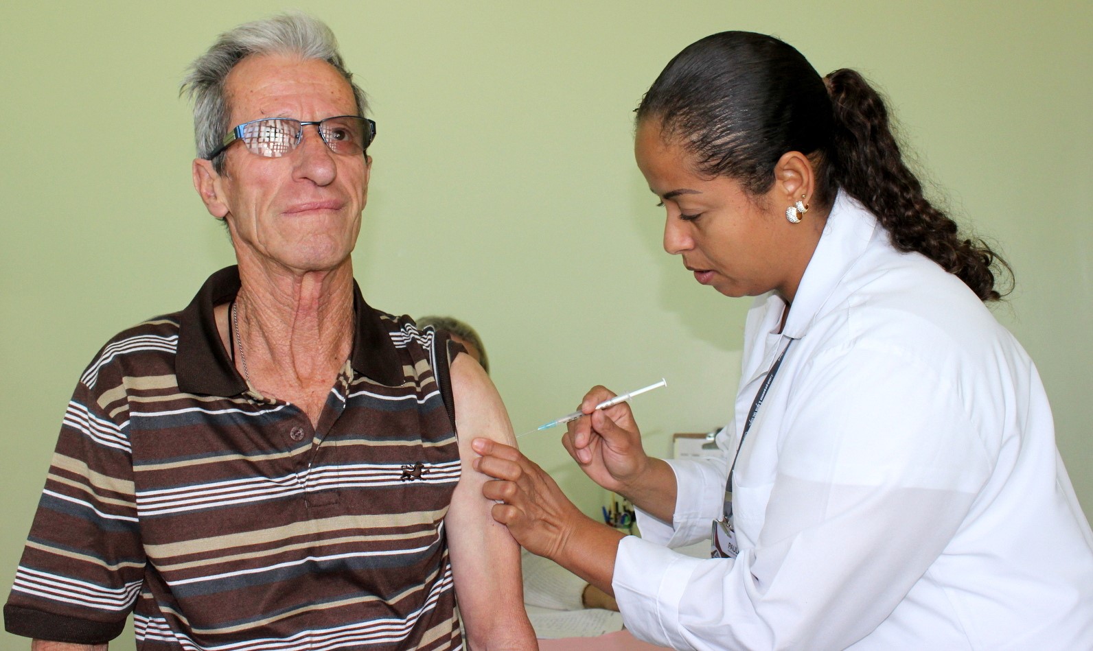 Secretaria de Saúde disponibiliza duas mil vacinas de febre amarela à população
