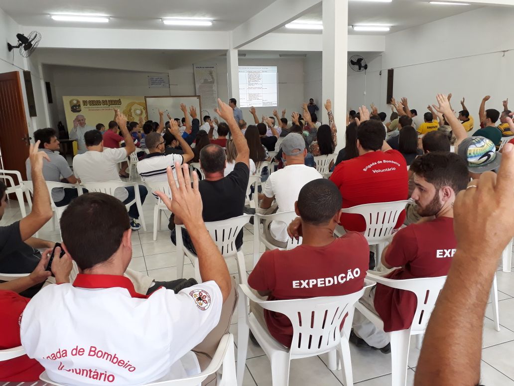 Ceramistas aprovam 2,5 % de aumento geral e manutenção das cláusulas sociais