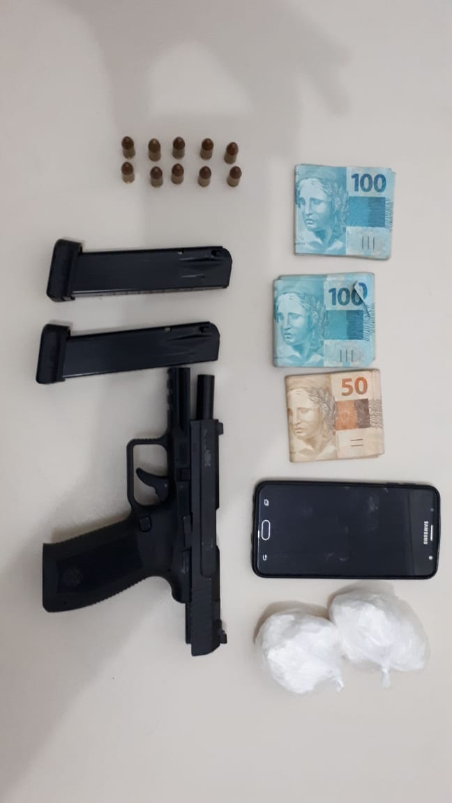 Home com Pistola Turca, Cocaína e dinheiro  é preso na Mineira Nova