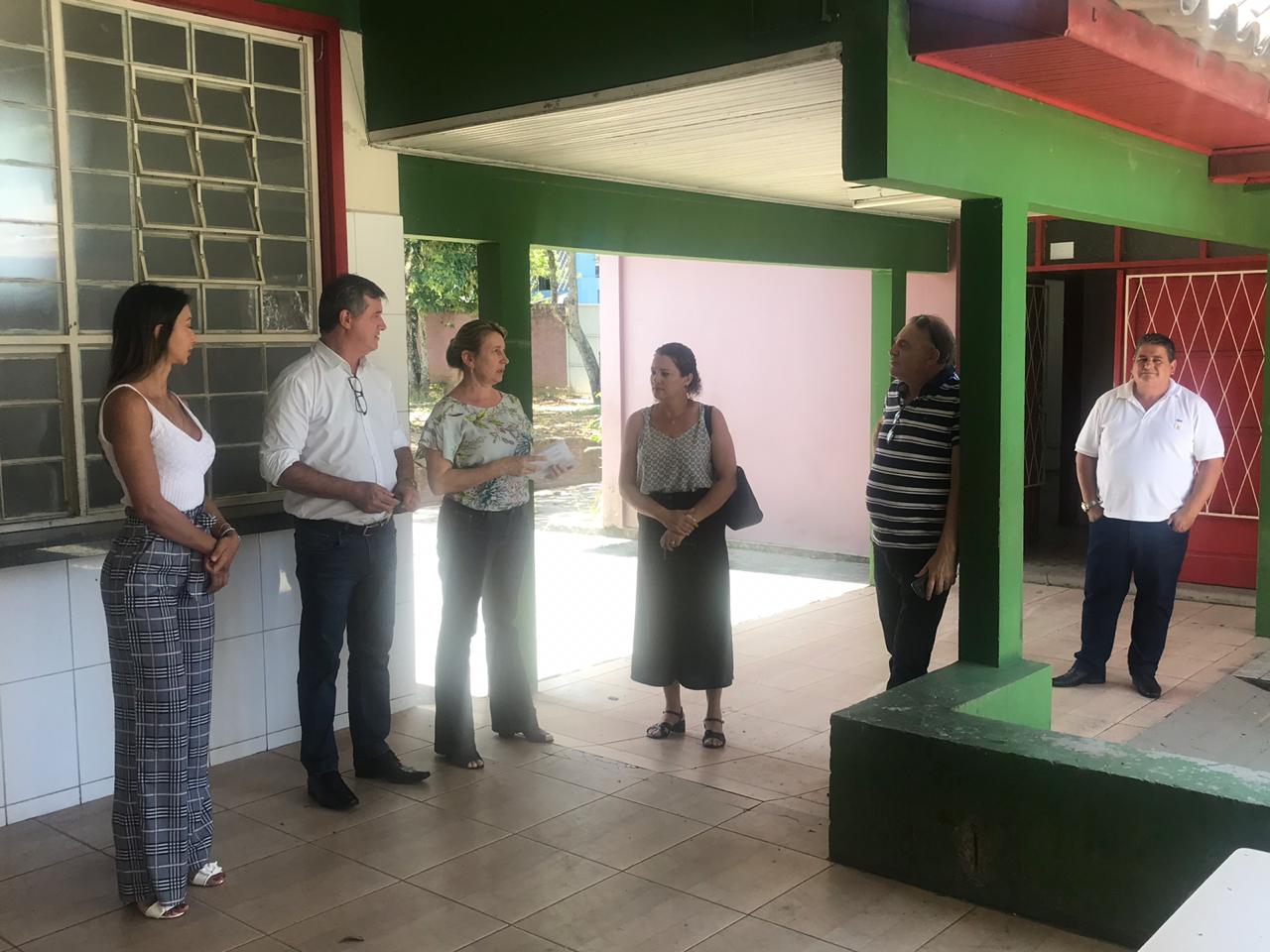 Prefeito em exercício visita reforma da escola Luiz Lazzarin no Rio Maina