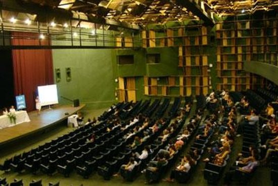 Teatro Elias Angeloni recebe atrações nacionais em 2019