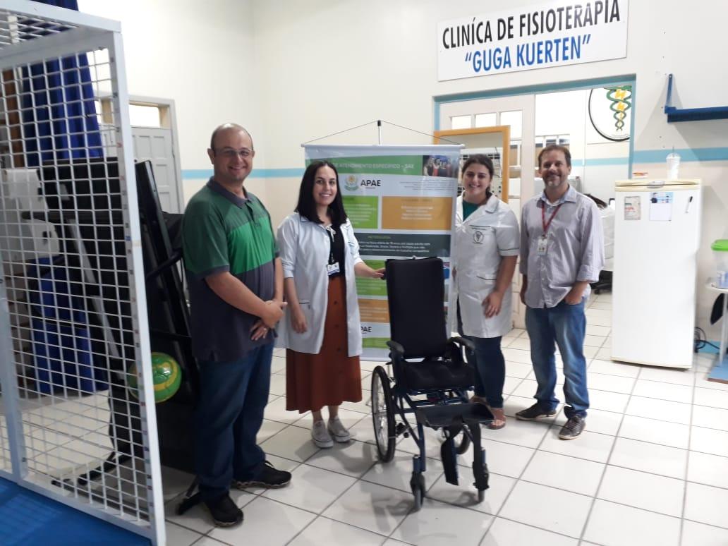 Senai realiza entrega de cadeiras de rodas reformadas para APAE Criciúma