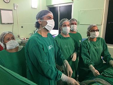 Médicos realizam pela primeira vez cirurgia por vídeo, para tratamento de câncer de esôfago