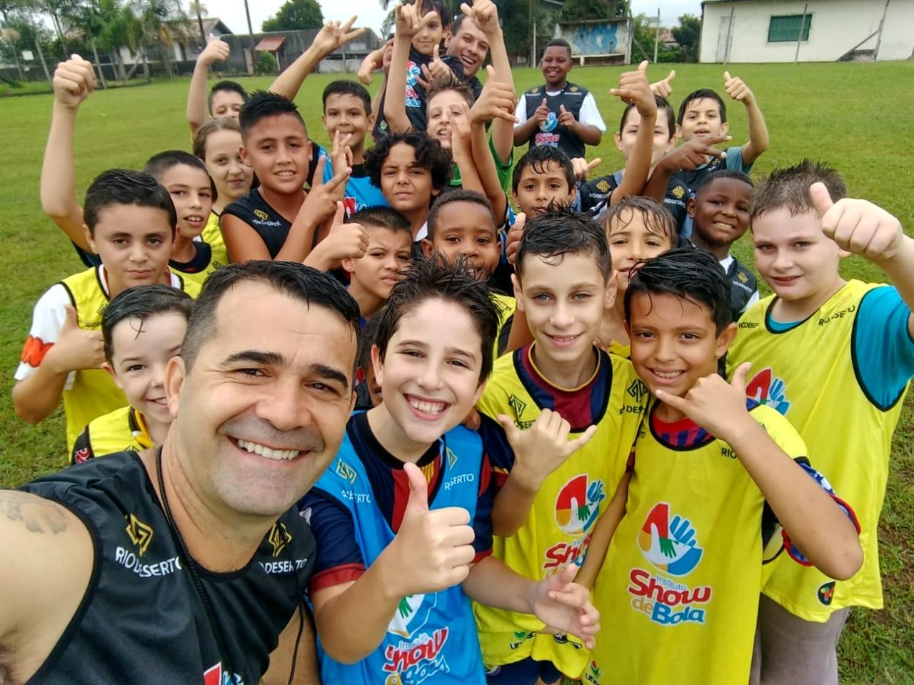 Instituto Show de Bola abre mais um núcleo de futebol no Bairro Mina do Mato