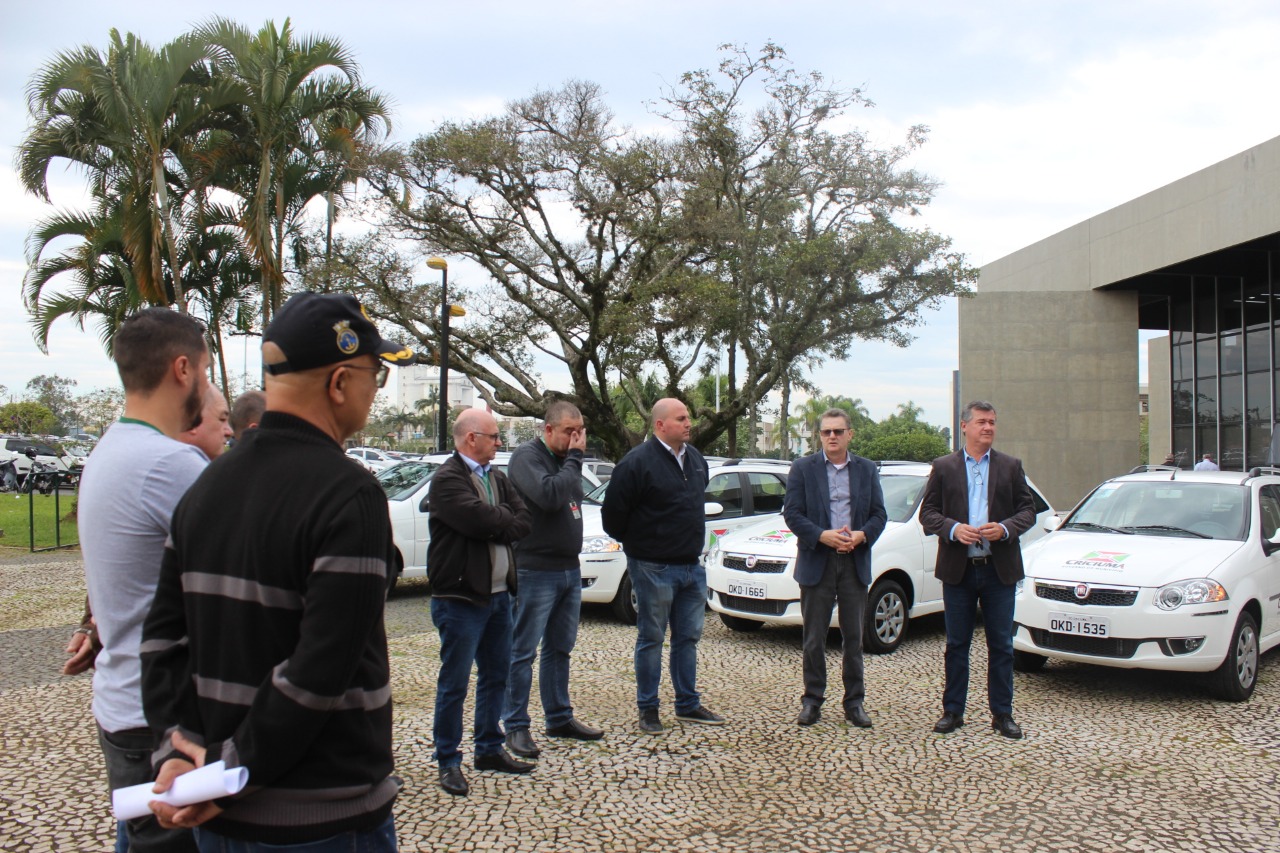 Secretaria Municipal de Saúde recebe quatro novos carros para transporte de pacientes