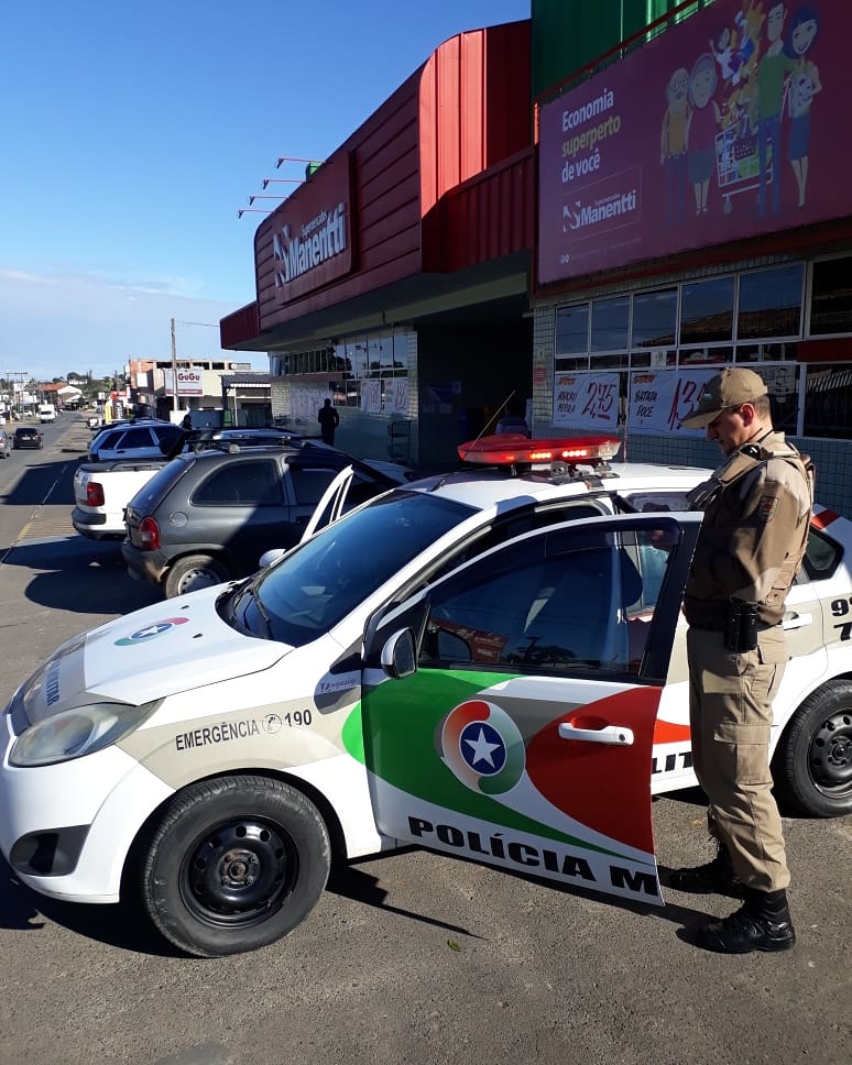 HOMEM É PRESO APÓS FURTAR EM SUPERMERCADO