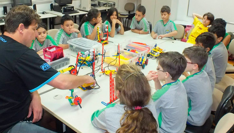 Convênio garante aulas de robótica nas escolas municipais de Criciúma