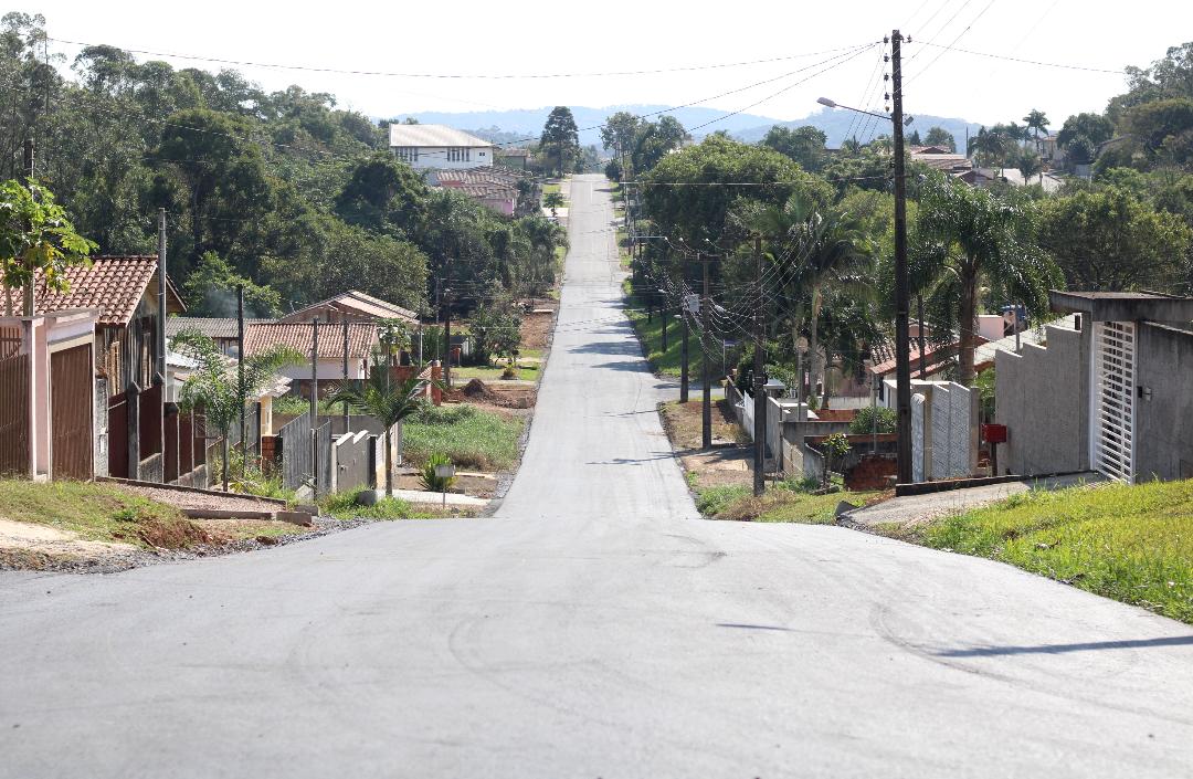 Bairro Jardim das Paineiras recebe obras de pavimentação asfáltica