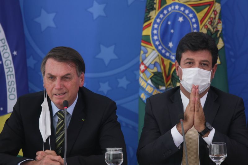 Bolsonaro deve demitir Mandetta ainda nesta segunda, diz jornal
