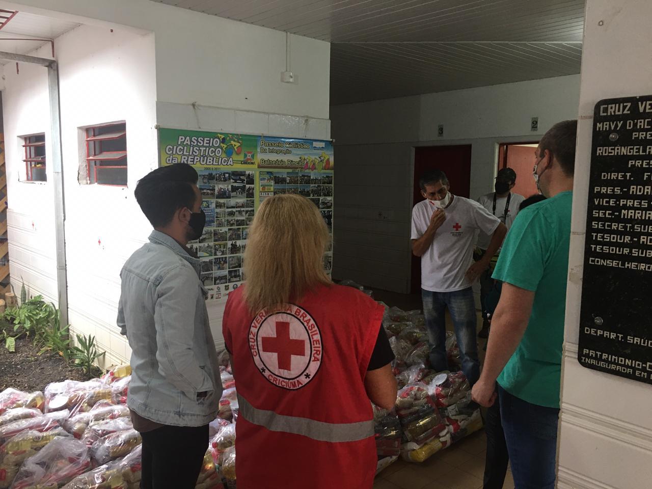 Equipe Multi-Institucional recebe quatro toneladas de alimentos e produtos de higiene de servidores do Legislativo