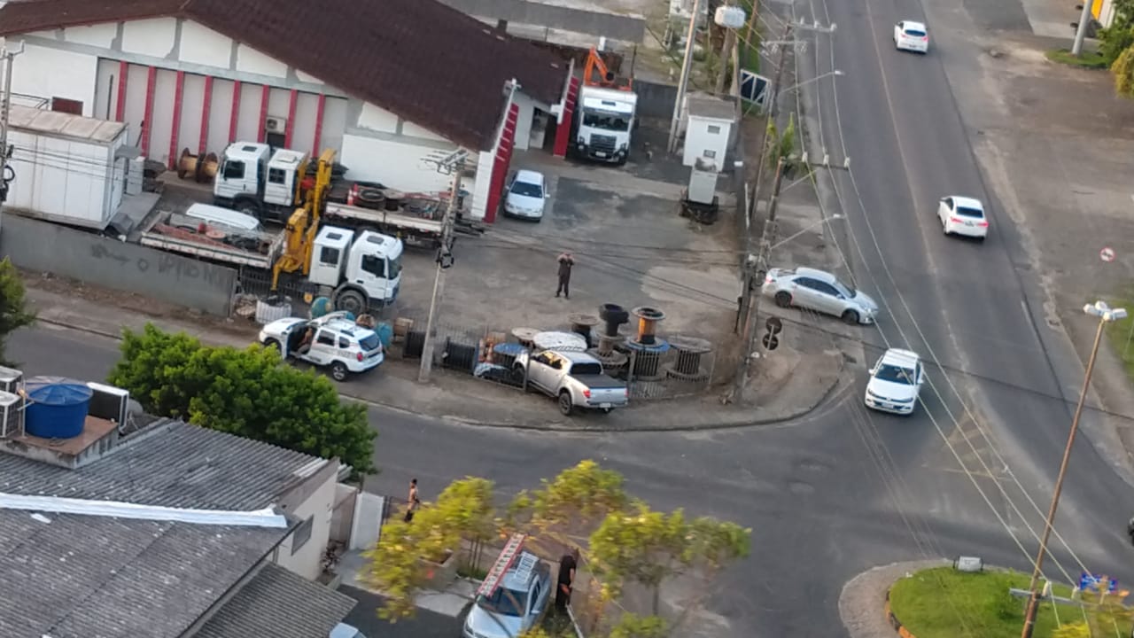 Polícia Militar  prende dupla  após roubo de caminhonete em Içara