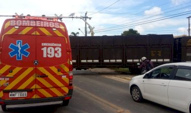 Adolescente de 13 colide em  trem quando andava de bicicleta