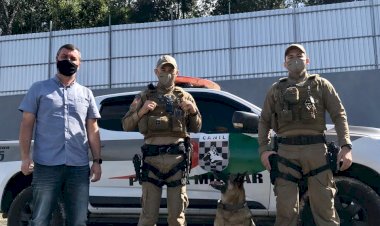 Cão Farejador encontra drogas em Veículo que ia para Leilão