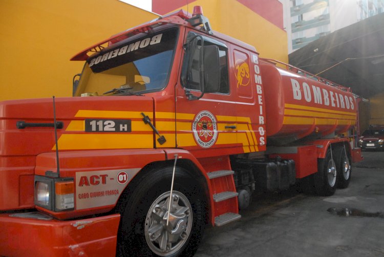 BOMBEIROS SÃO ACIONADOS PARA APAGAR FOGO EM APARTAMENTO EM CRICIÚMA