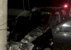 MOTORISTA PERDE CONTROLE DO VEÍCULO E COLIDE EM POSTE