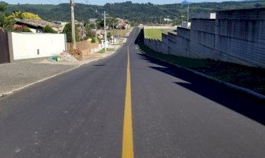 BAIRROS DO DISTRITO DO RIO MAINA GANHAM PAVIMENTAÇÃO EM MAIS DE 24 RUAS E CENTRO COMUNITÁRIO É REFORMADO