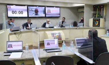 Comissão Especial Legislativa se re reúne com resentantes de escolas particulares de Criciúma