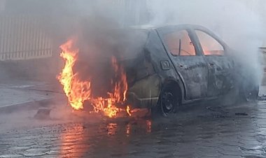 Carro com GNV pega fogo