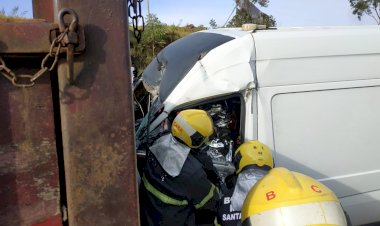 Bombeiros atendem Acidente na BR 101 Envolvendo Caminhão e Veículo
