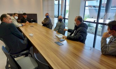 Vereadores se reúnem com Dom Jacinto Inácio Flach para tratar de revisão legislativa