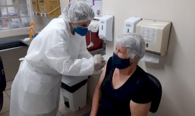 Vacina contra covid-19  inicia nesta sexta-feira aplicação em pessoas acima de 45 anos a partir das 17 h